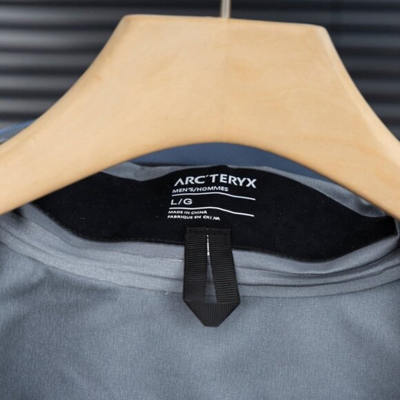 Arc'teryx Men's Hooded Zip-Up Hardshell Waterproof Jacket L - Picture 4 of 14